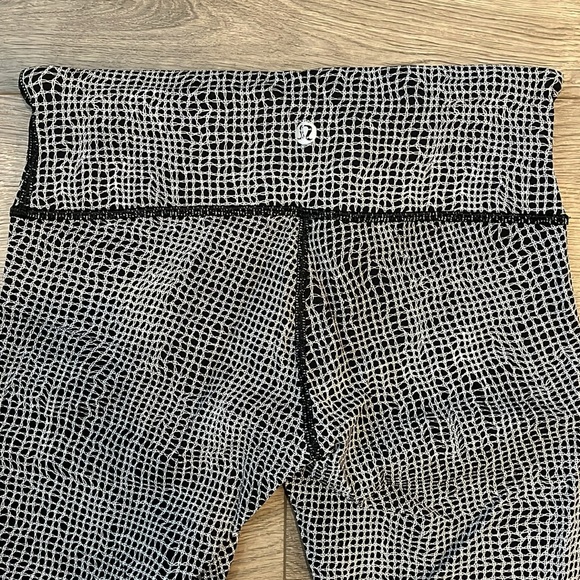 NWOT Lululemon 25” Leggings - Picture 3 of 3